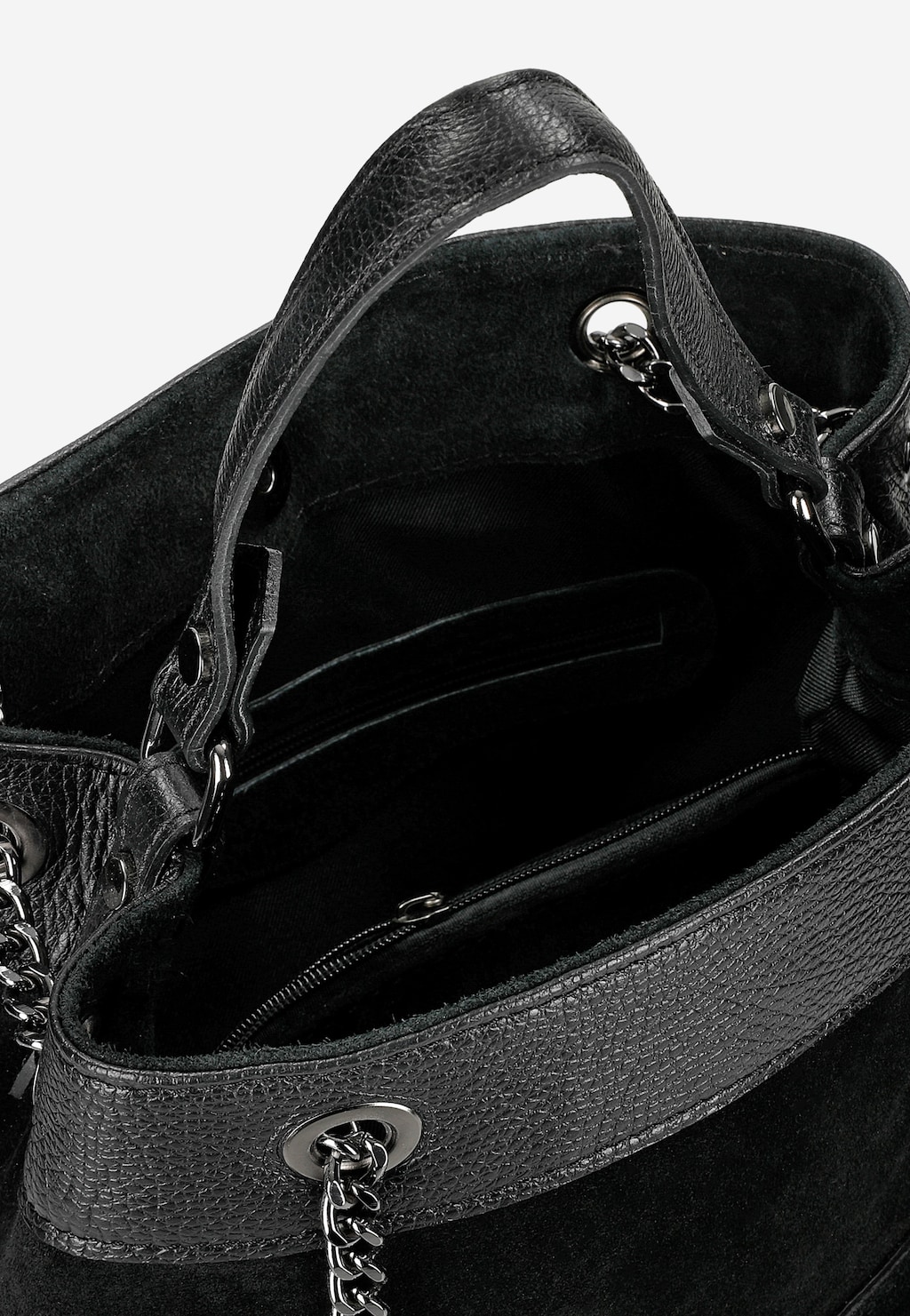 Czarna torebka damska Wojas model 8901-71 z widocznym wnętrzem, kieszonką zapinaną na zamek błyskawiczny i metalowymi łańcuszkami na uchwytach.