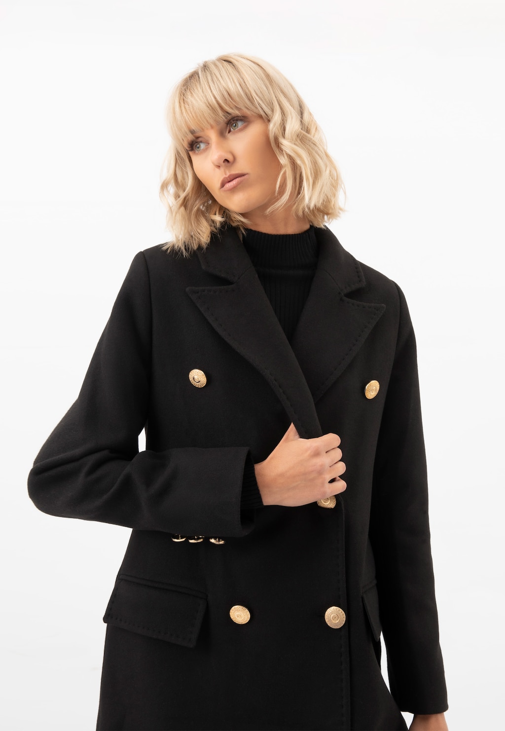 RELAKS čierny dámsky plášť so zlatými gombíkmi R9902141 Widok 7
