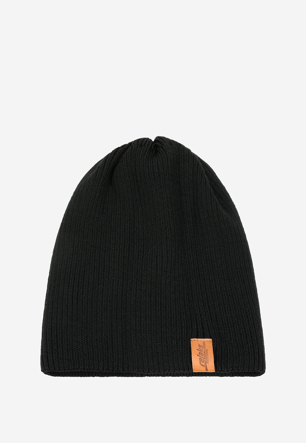 Długa czarna czapka męska RELAKS model R96023-81 z prążkowanej dzianiny, z charakterystyczną pomarańczową metką z logo marki na dole.