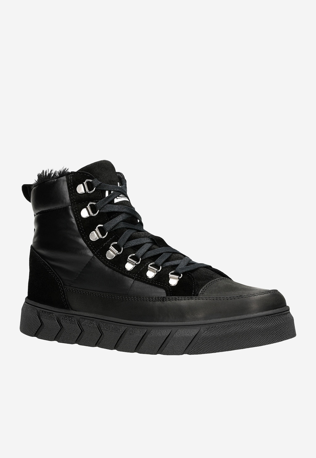 Czarne ocieplane trampki damskie RELAKS R64008-81 z wysoką cholewką, metalowymi oczkami na sznurówki i wzorzystą podeszwą, idealne na zimowe dni.