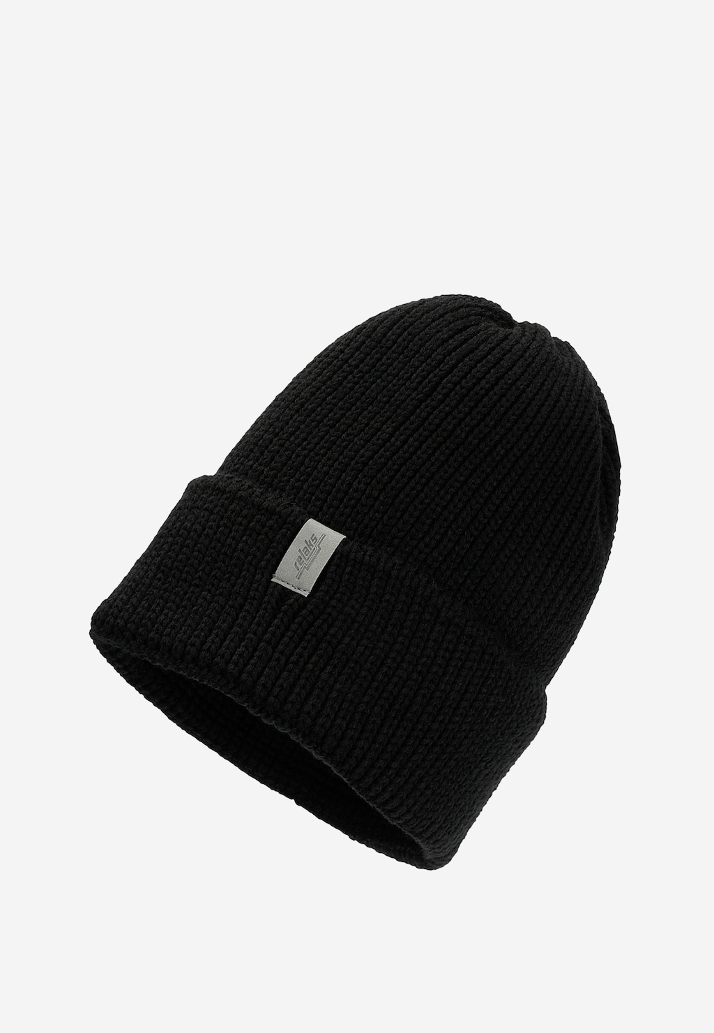 Ciepła czapka męska RELAKS R96015-81 w kolorze czarnym, z prążkowanej dzianiny, z podwijanym mankietem i małą metką marki na przodzie.