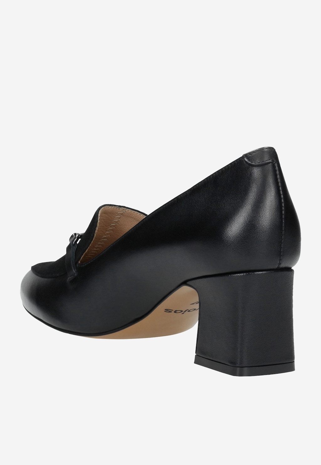 Eleganckie czarne półbuty damskie Wojas model 46014-71 z tyłu, widoczny stabilny obcas o średniej wysokości, skórzana cholewka i fragment podeszwy z logo producenta.