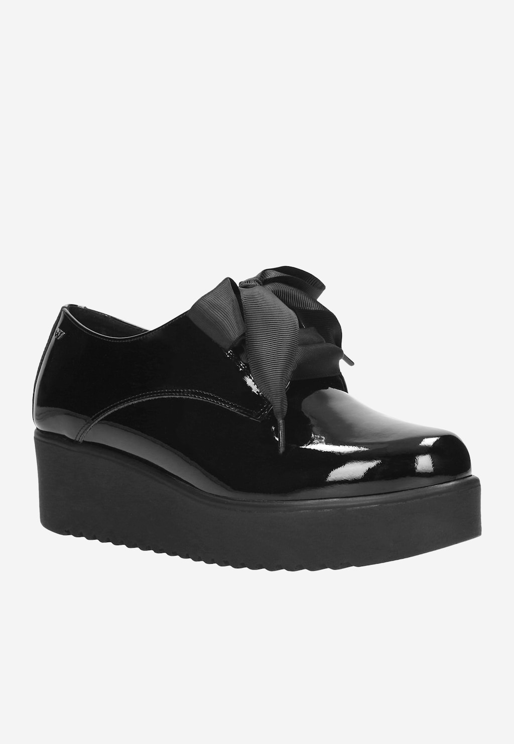 Czarne lakierowane półbuty damskie Wojas 46043-31 z ozdobną wstążką, na platformie. Eleganckie buty z połyskującą cholewką i grubą podeszwą.