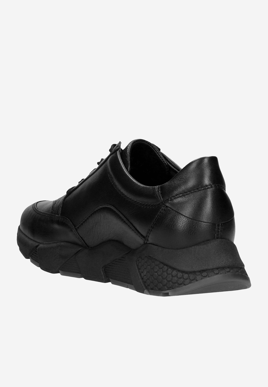 Czarne skórzane półbuty damskie Wojas 9406-51 z widoczną podeszwą o sportowym charakterze, pokazane z boku w ujęciu na tył buta.