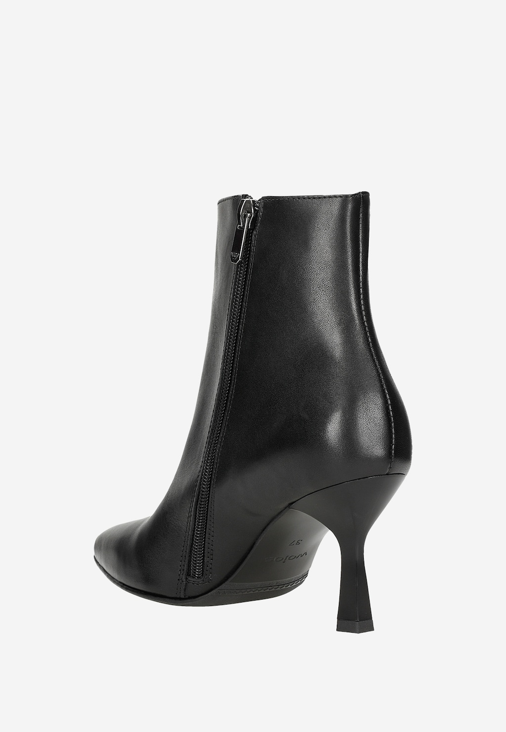 Czarne eleganckie botki damskie Wojas model 55207-51 z bocznym zamkiem błyskawicznym, wykonane z gładkiej skóry, na smukłej szpilce, pokazane z tyłu.
