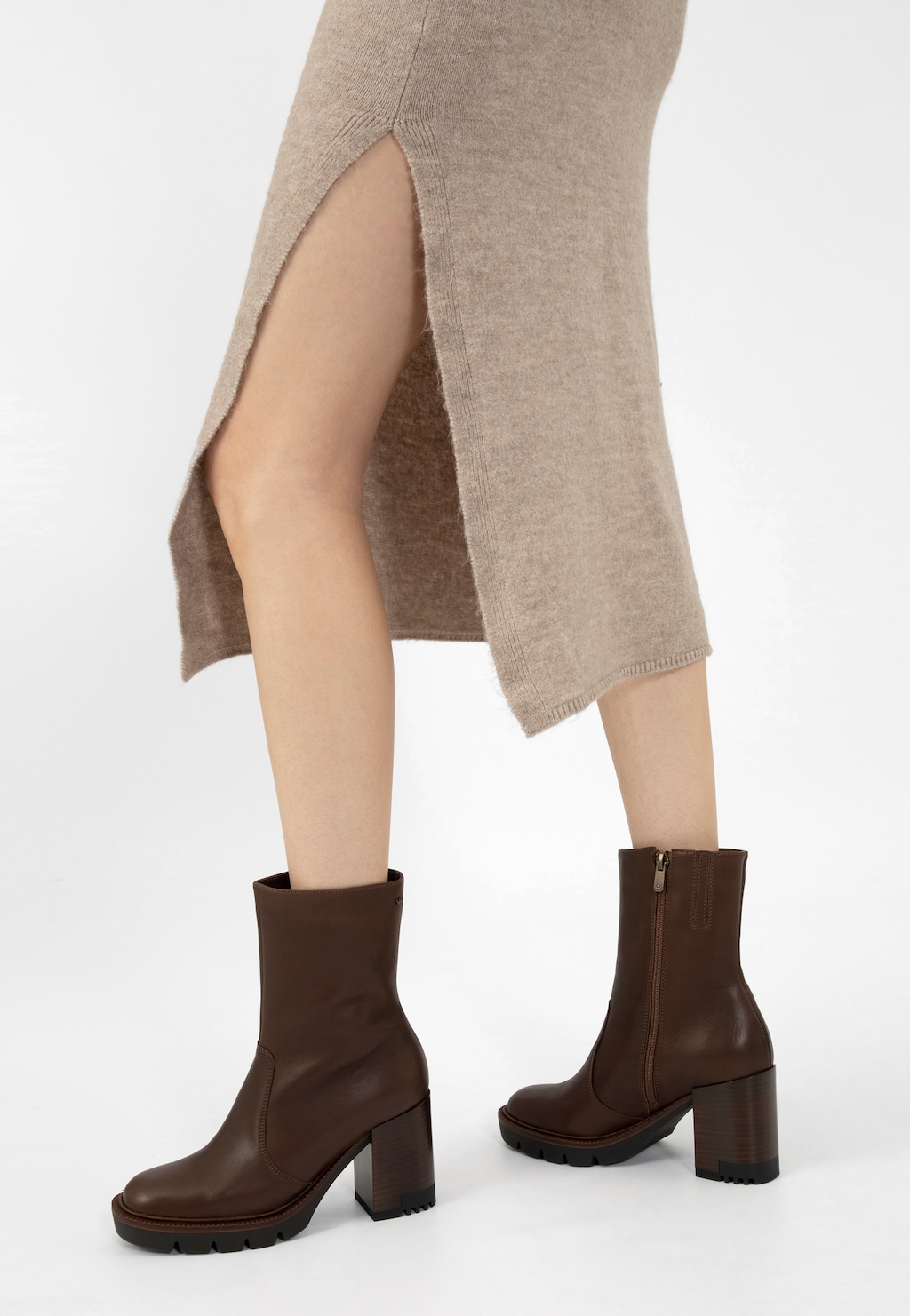 Hnedé kožené dámske botky na podpätku typu blok 55225-52 Widok 8