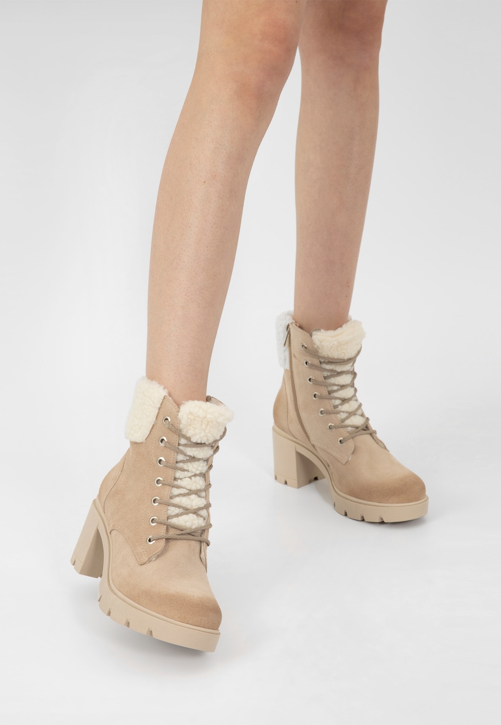Beżowe trzewiki damskie z kożuchem na słupku 64064-64 Widok 8