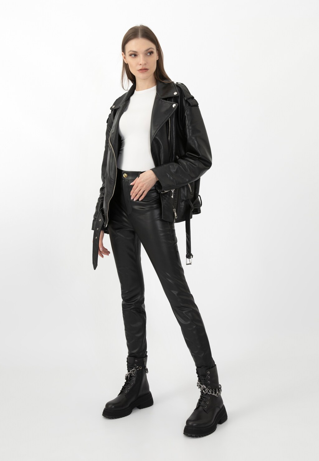 Czarne skórzane trzewiki damskie ze srebrnym łańcuchem 64086-51 Widok 1