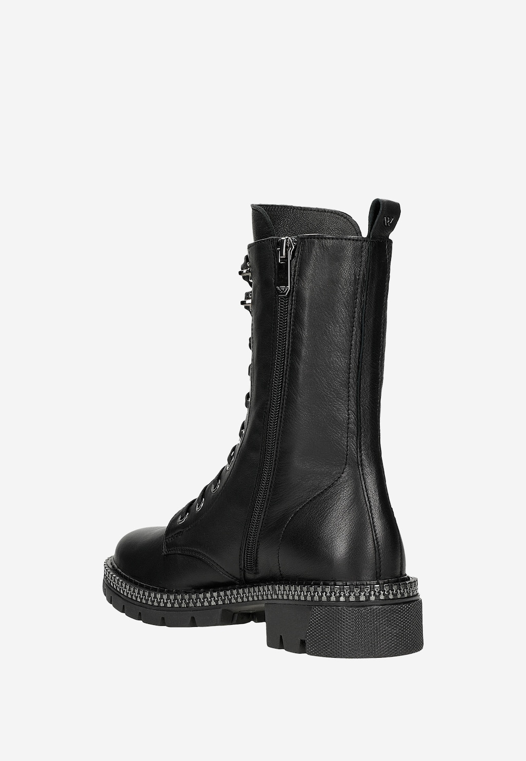 Czarne skórzane trzewiki damskie Wojas 64113-51 z bocznym zamkiem, widok z tyłu. Charakterystyczna ozdobna podeszwa z metalowym zamkiem i grubym protektorem.