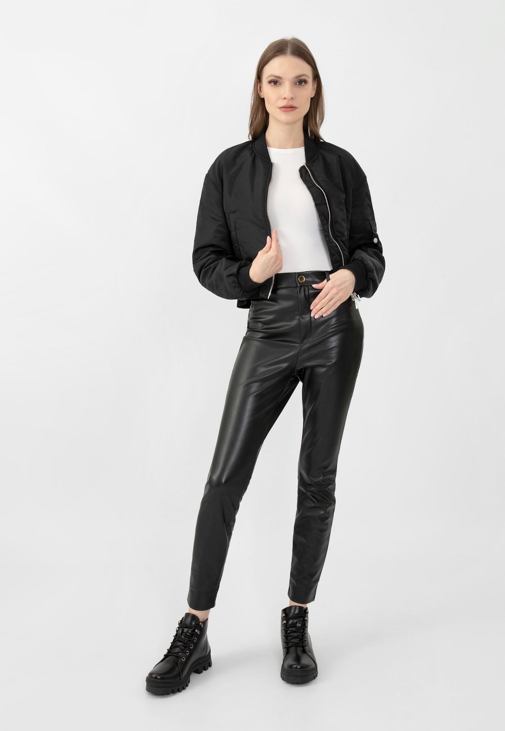 Dámske členkové topánky so šnurovaním a výraznou podrážkou 64120-51 Widok 7