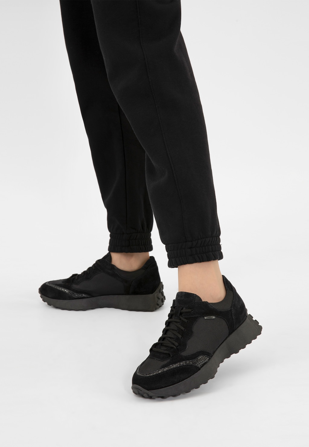 Čierne dámske tenisky so zaujímavou podrážkou 46245-81 Widok 8