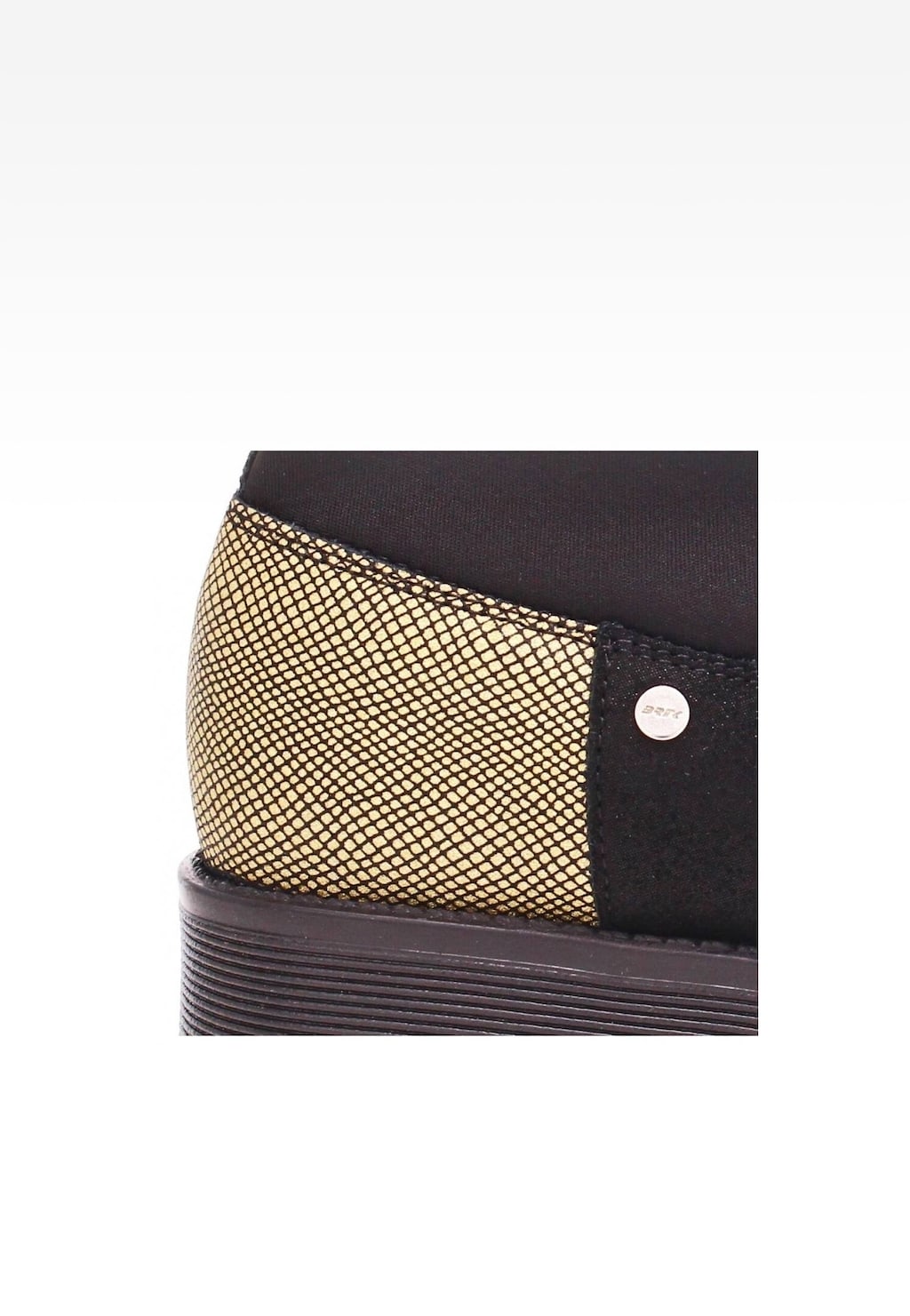 Zbliżenie na trzewiki ocieplane BARTEK 4334-12RP dla dziewcząt, ukazujące czarną cholewkę ze złotą siateczkową wstawką i charakterystyczne logo Bartek na boku.