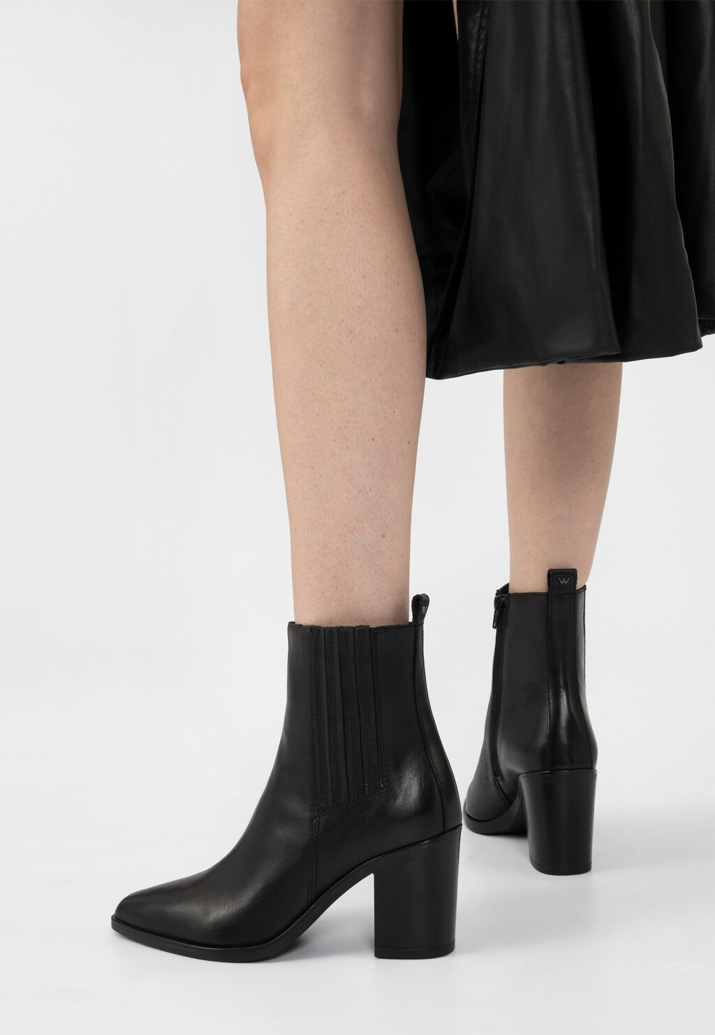 Čierne dámske členkové topánky na podpätku so zdobením na sáre 55235-51 Widok 9