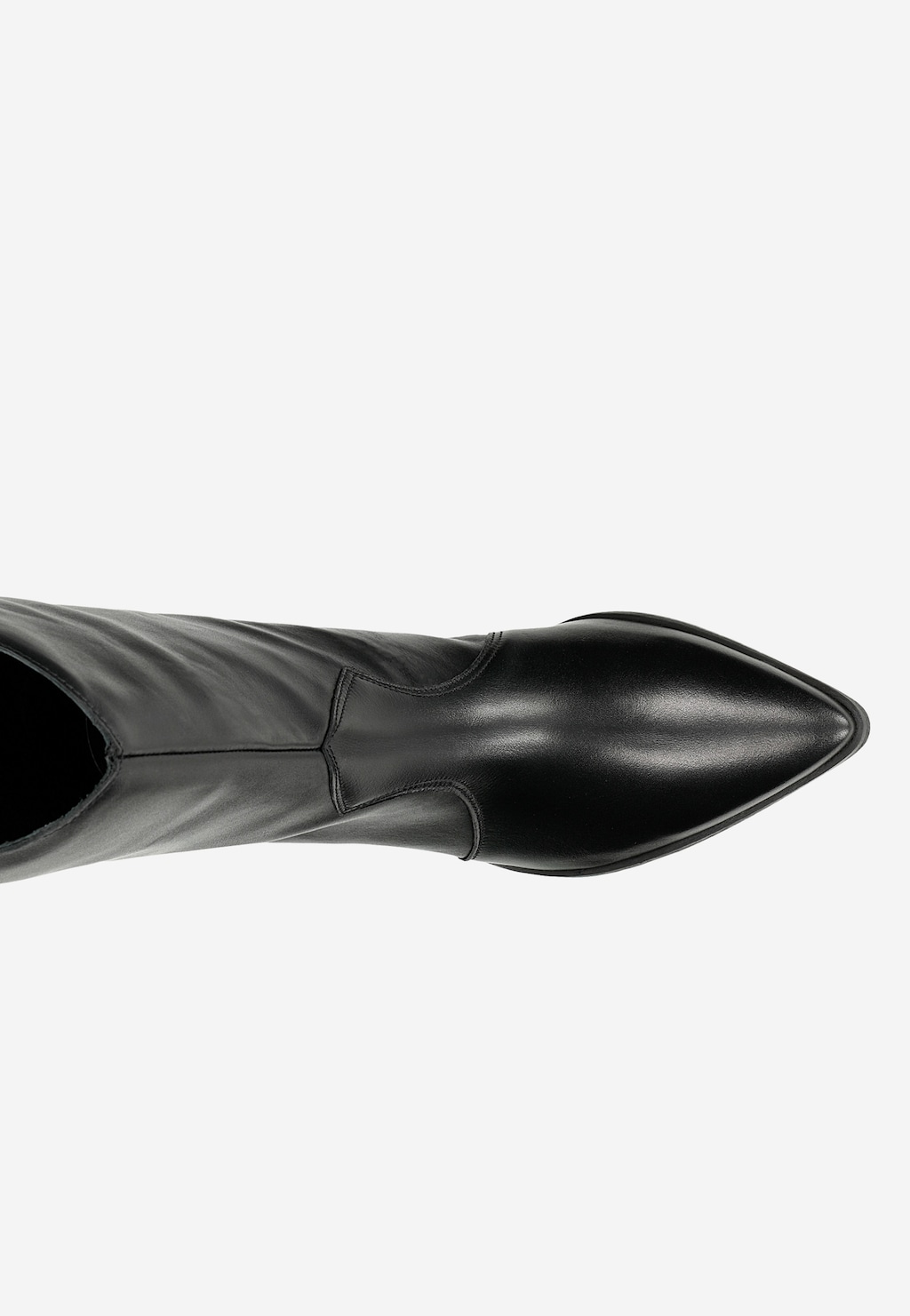 Czarne skórzane kowbojki Wojas model 55239-51 z charakterystycznym szpiczastym noskiem, widok z góry ukazujący eleganckie przeszycia i wysokiej jakości skórę.