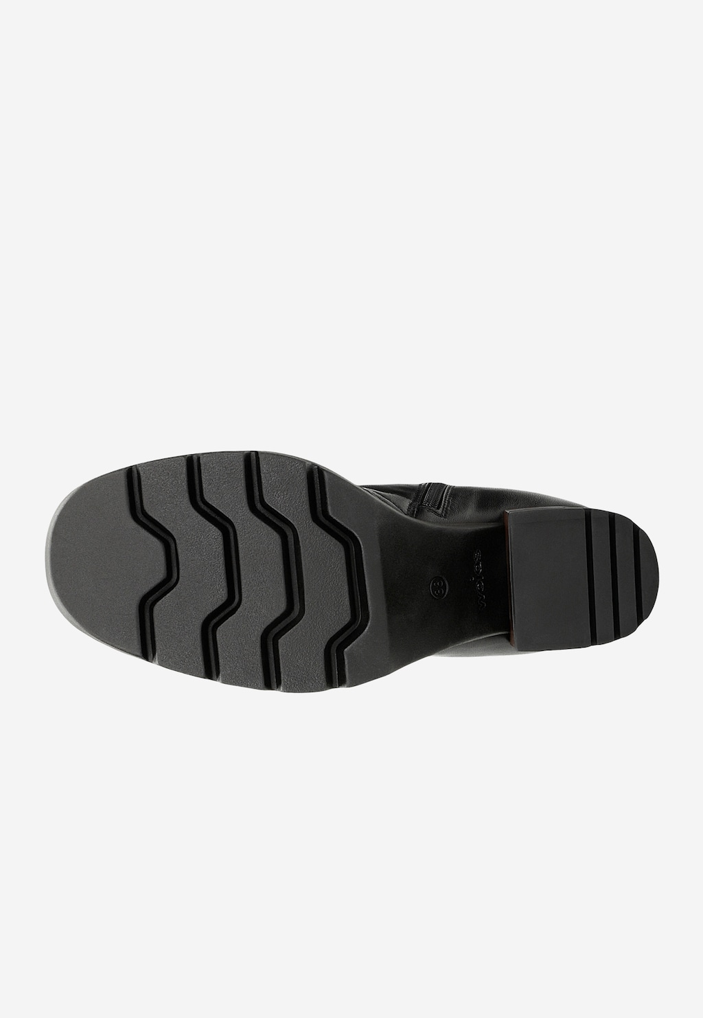 Podeszwa kozaka Wojas model 71050-51 - czarnego damskiego buta na słupku. Widoczny wzór bieżnika z falistymi liniami zapewniający przyczepność. Fragment cholewki z zamkiem błyskawicznym.