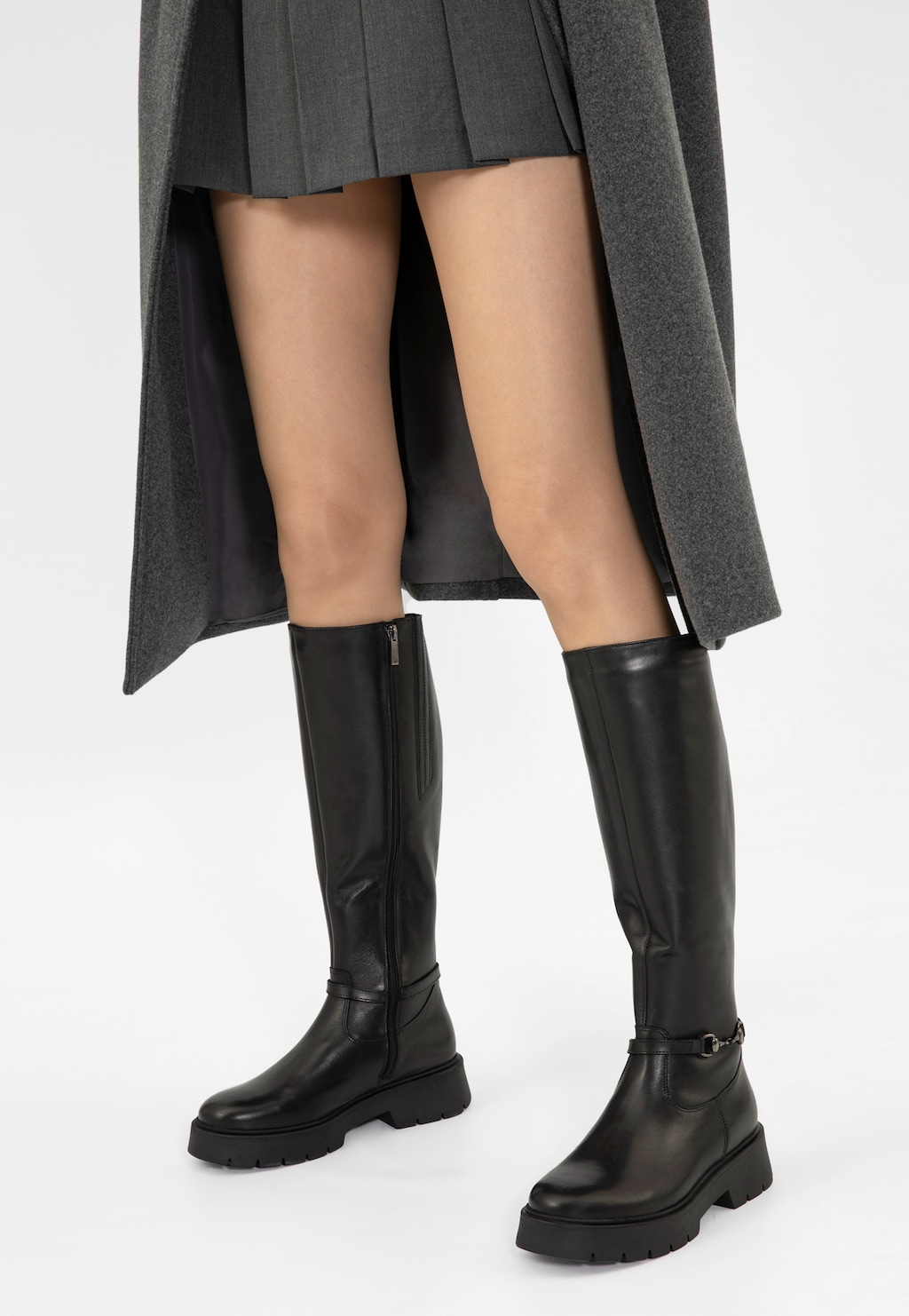 Černé dámské kozačky z hladké kůže s kovovou ozdobou 71051-51 Widok 9