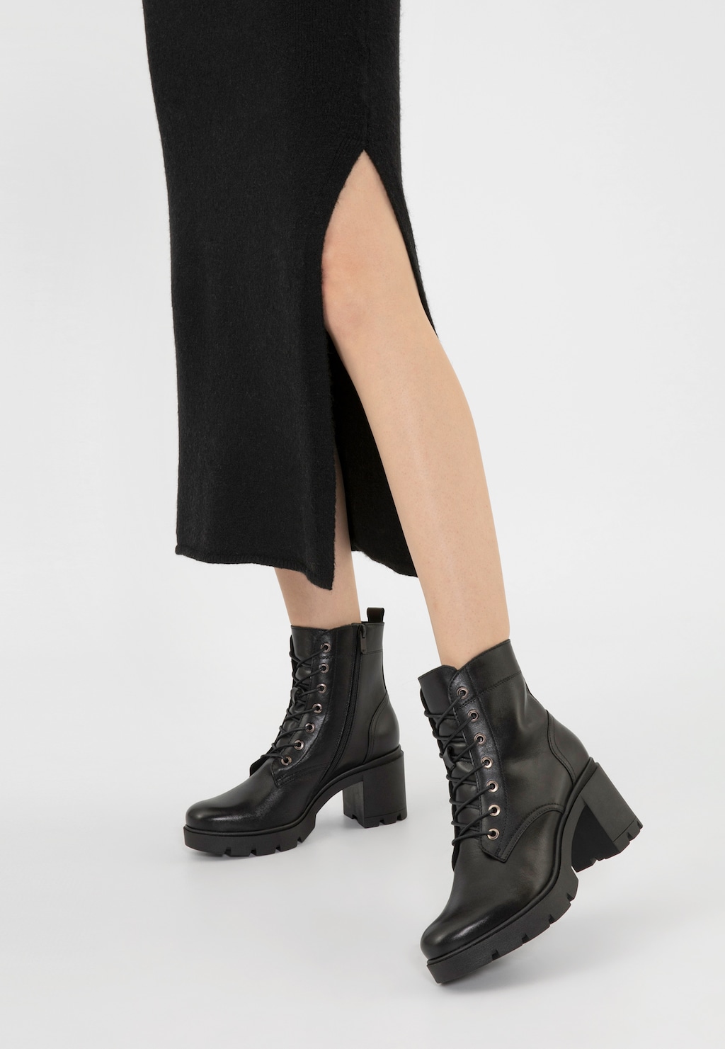 Čierne zateplené dámske členkové topánky na stĺpiku 64060-51 Widok 7