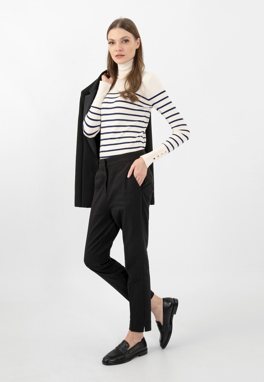 Čierne dámske mokasíny v modernom pánskom looku 46255-51 Widok 1