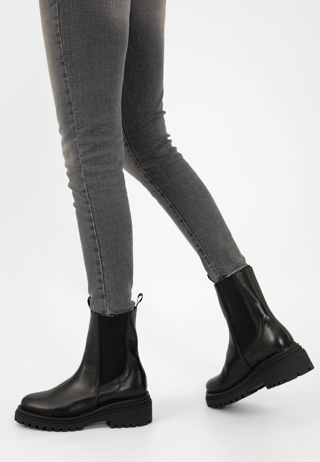 Dámske členkové topánky z lícovej kože a zateplením z fleecu 55120-51 Widok 8