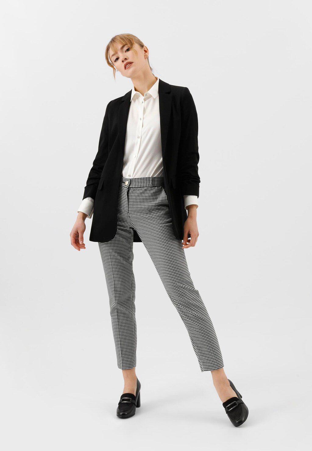 Czarne mokasyny damskie na obcasie w formie słupka 46109-71 Widok 7