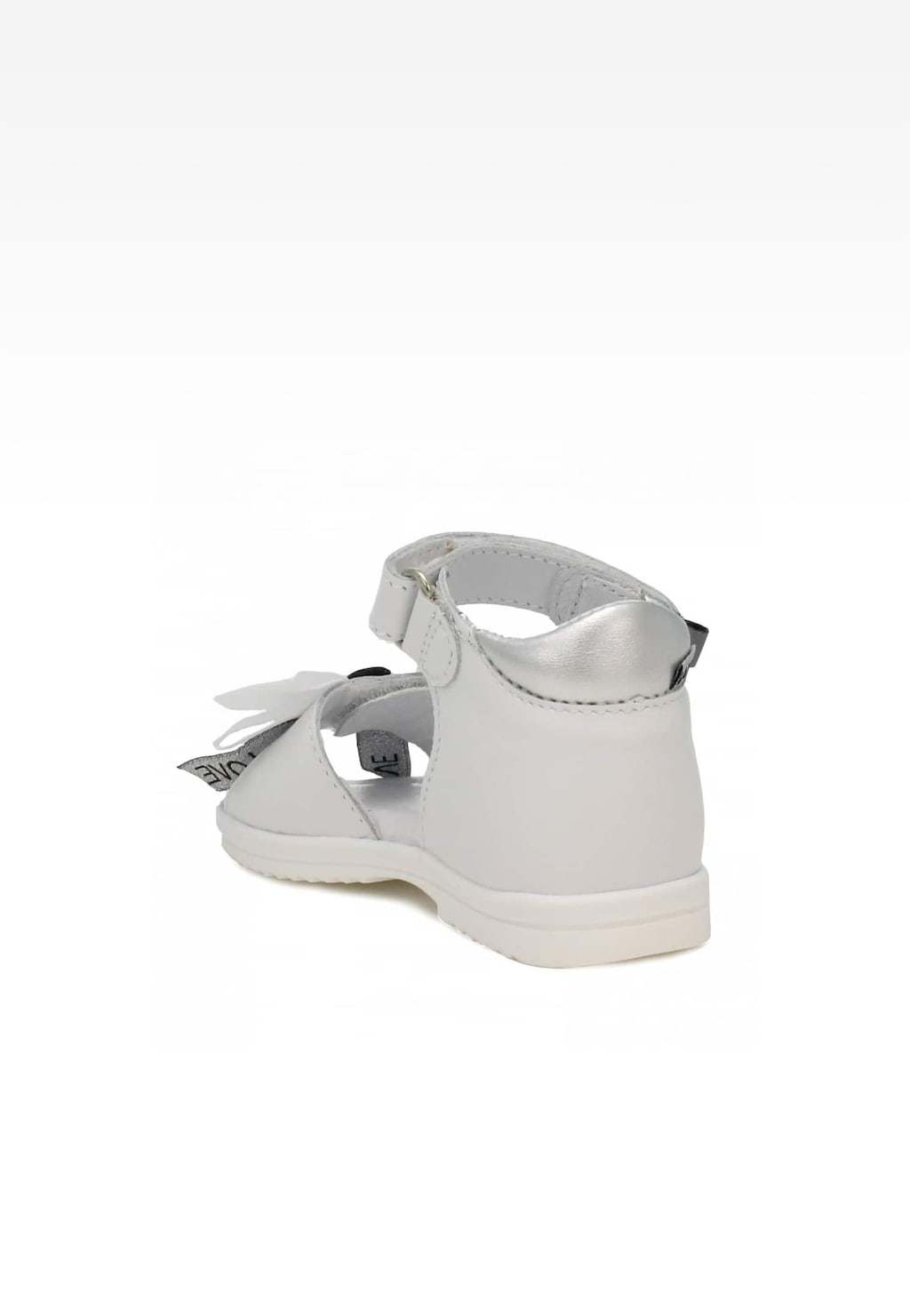 Białe sandały Bartek 11534002 dla dziewczynki z kokardką, widok z boku, zapinane na rzep, z wyściełaną cholewką i wygodną podeszwą.