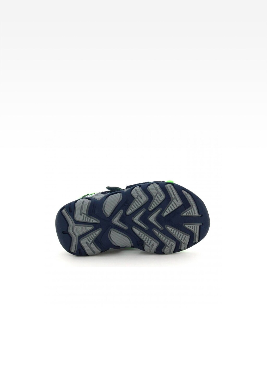 Podeszwa sandałów chłopięcych Bartek W-11848-1/0G5 w kolorze granatowo-szaro-zielonym z wyraźnym bieżnikiem zapewniającym dobrą przyczepność.