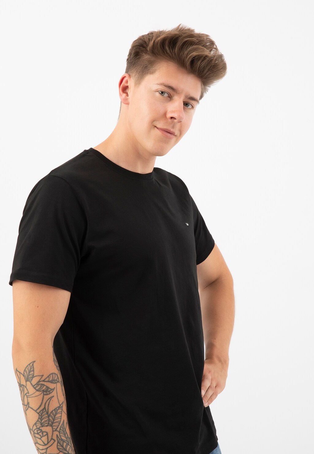 Czarna koszulka męska z okrągłym dekoltem 98011-81 Widok 3