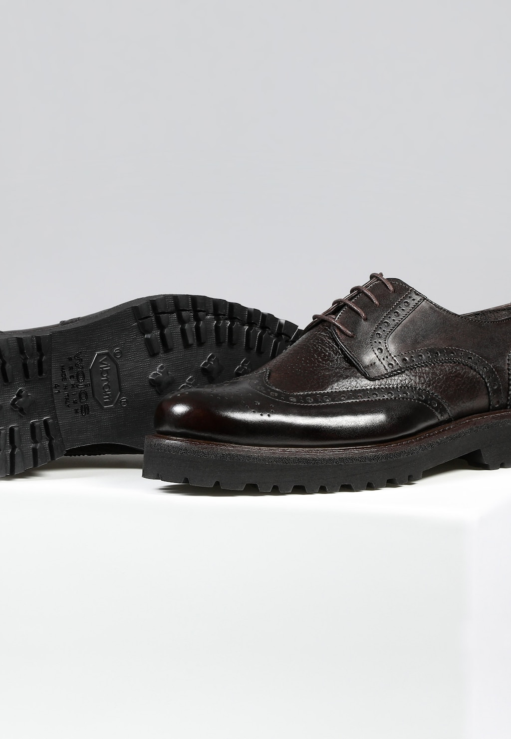 PREMIUM półbuty męskie typu brogsy w kolorze ciemnego brązu 10135-52 Widok 4