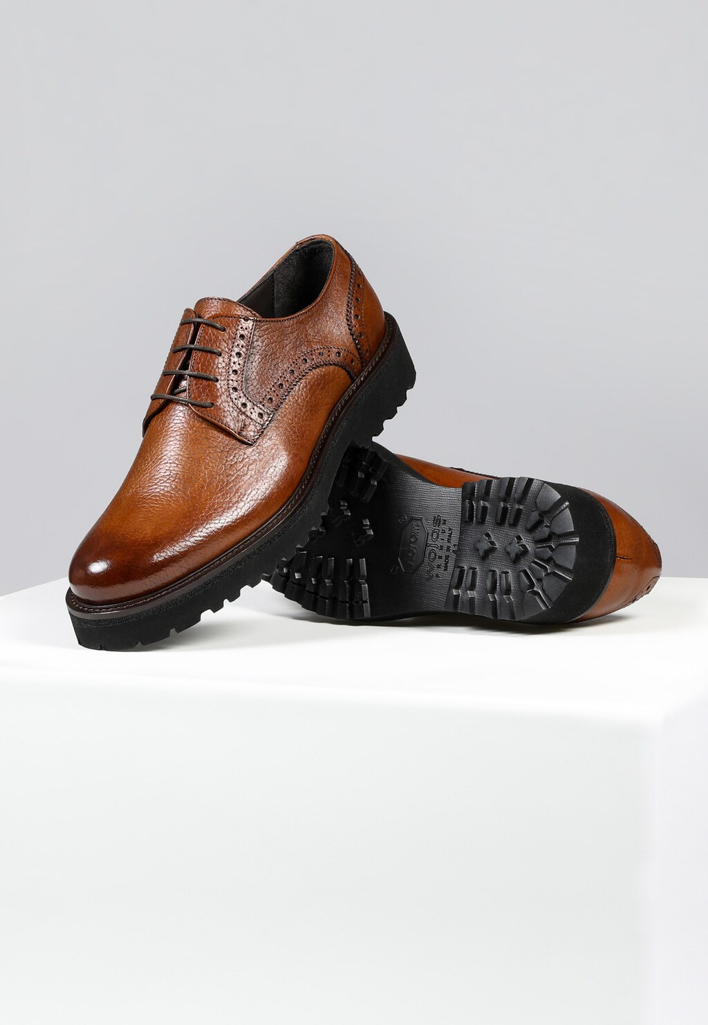 PREMIUM brązowe półbuty męskie z ozdobnym brogowaniem 10136-53 Widok 3
