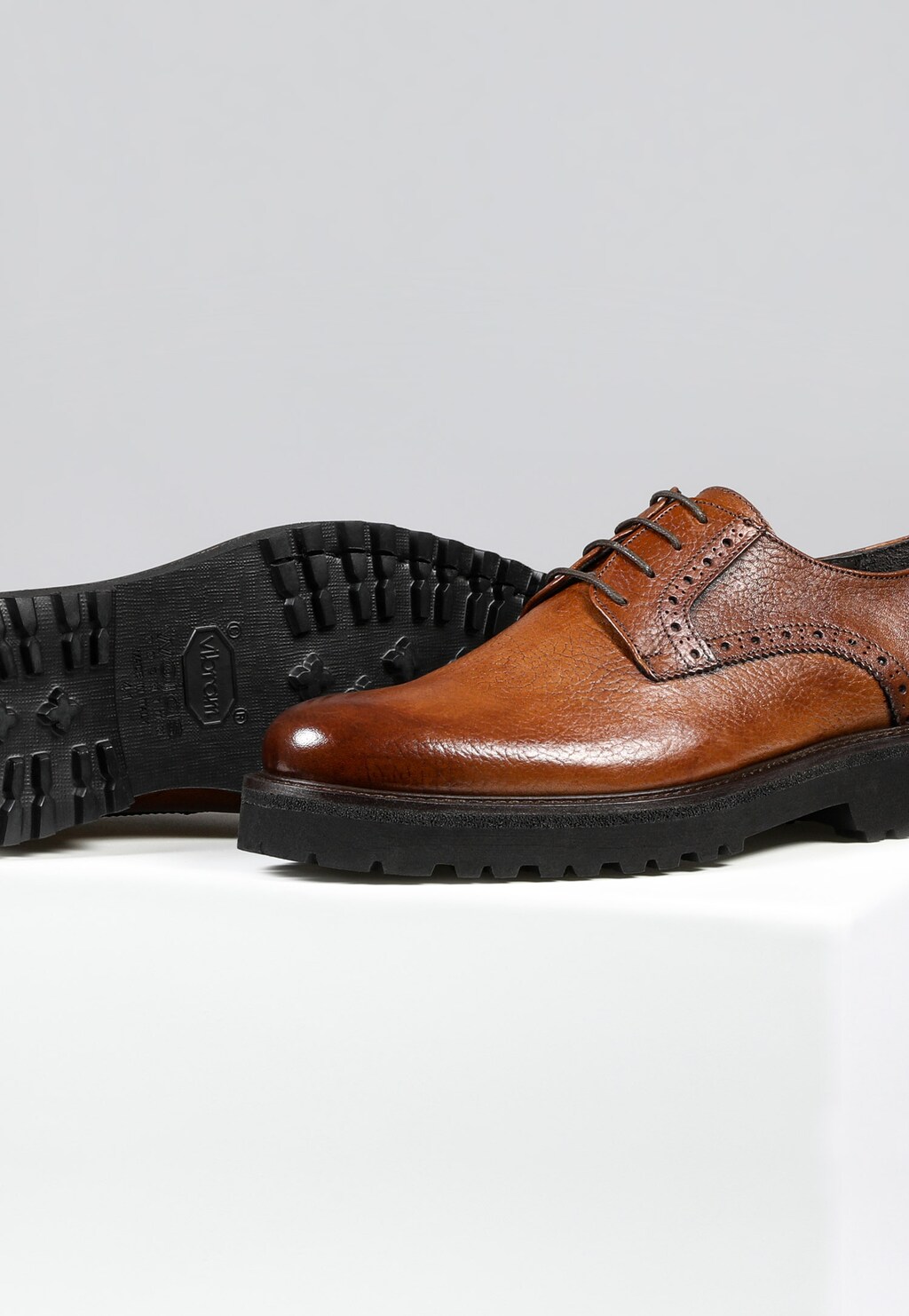 PREMIUM brązowe półbuty męskie z ozdobnym brogowaniem 10136-53 Widok 4