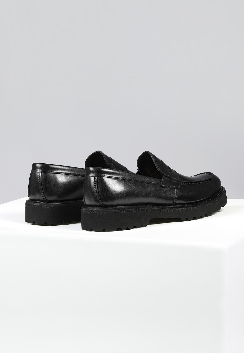 Černé nazouvací pánské polobotky z hladké kůže 10134-51 Widok 2