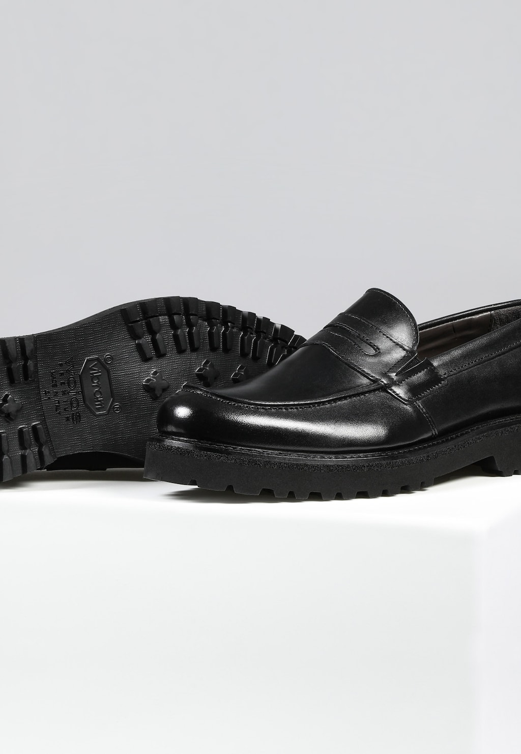 Černé nazouvací pánské polobotky z hladké kůže 10134-51 Widok 4