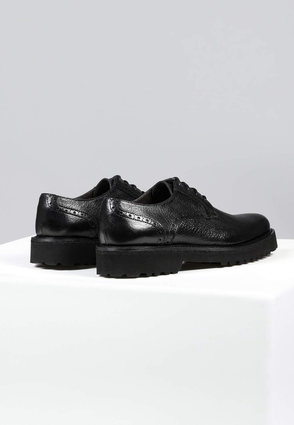 PREMIUM czarne sznurowane półbuty męskie ze skóry licowej 10136-51 Widok 2