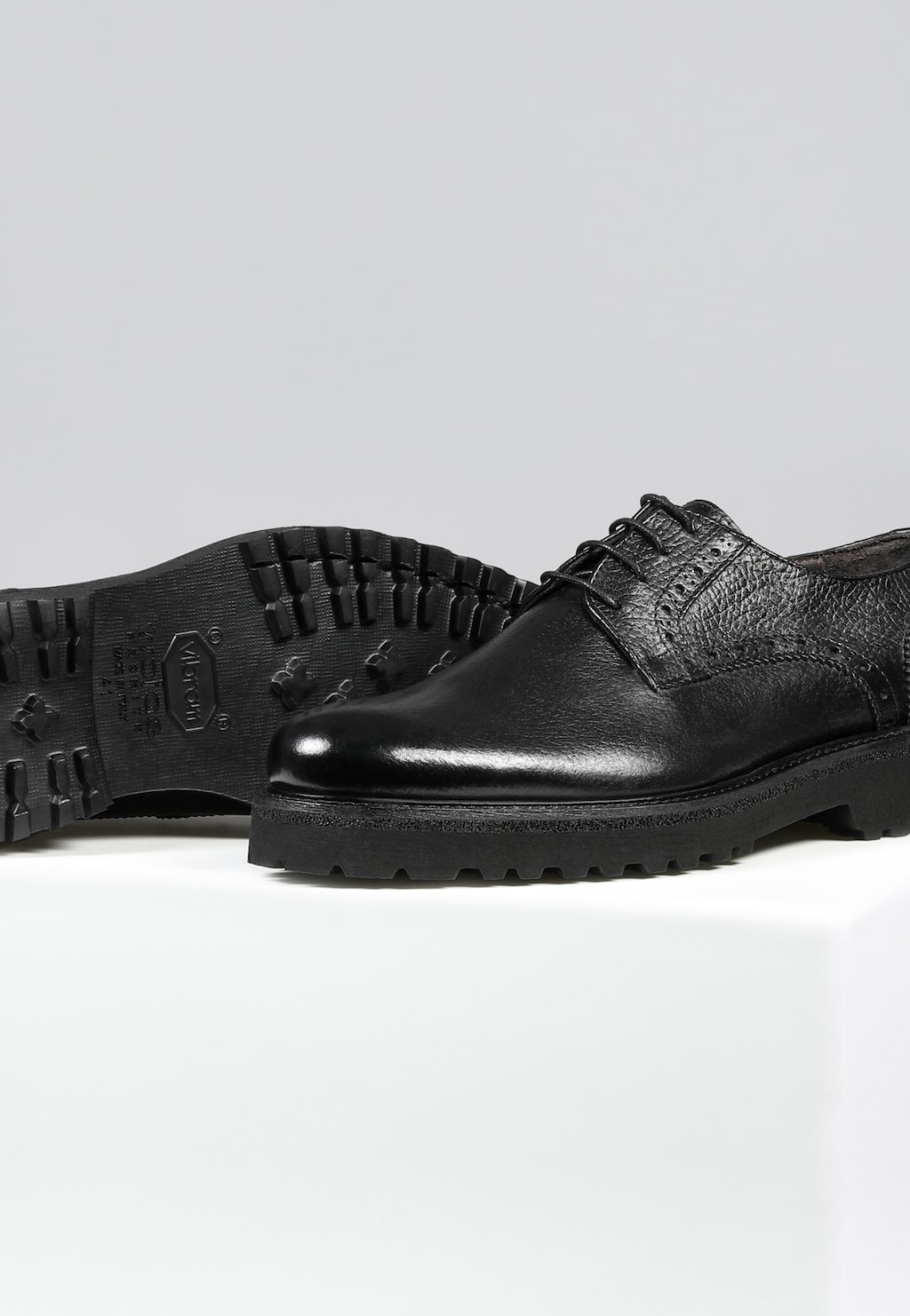 PREMIUM czarne sznurowane półbuty męskie ze skóry licowej 10136-51 Widok 4
