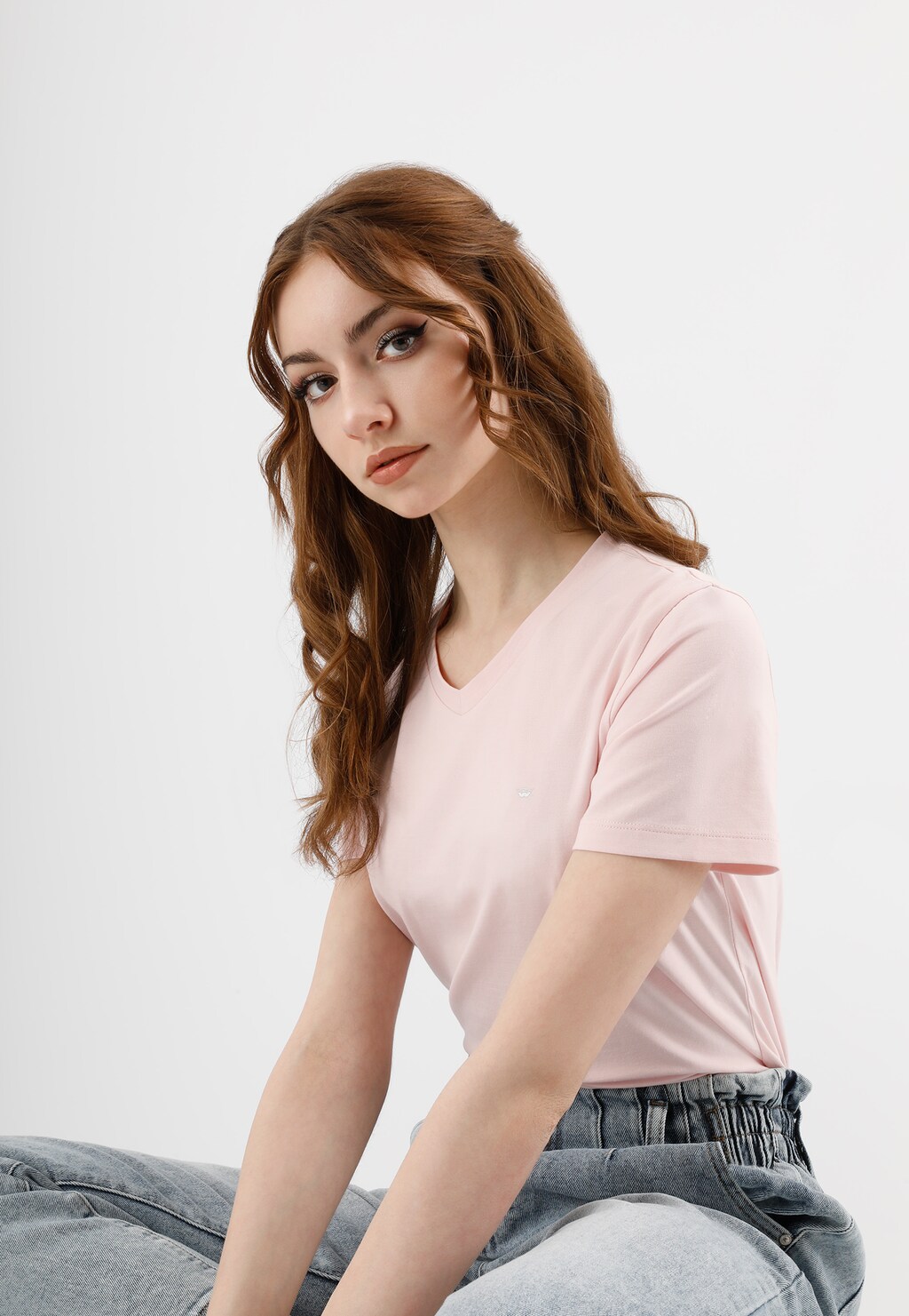 Trendy jasně růžové dámské tričko s výstřihem do V 98015-84 Widok 1