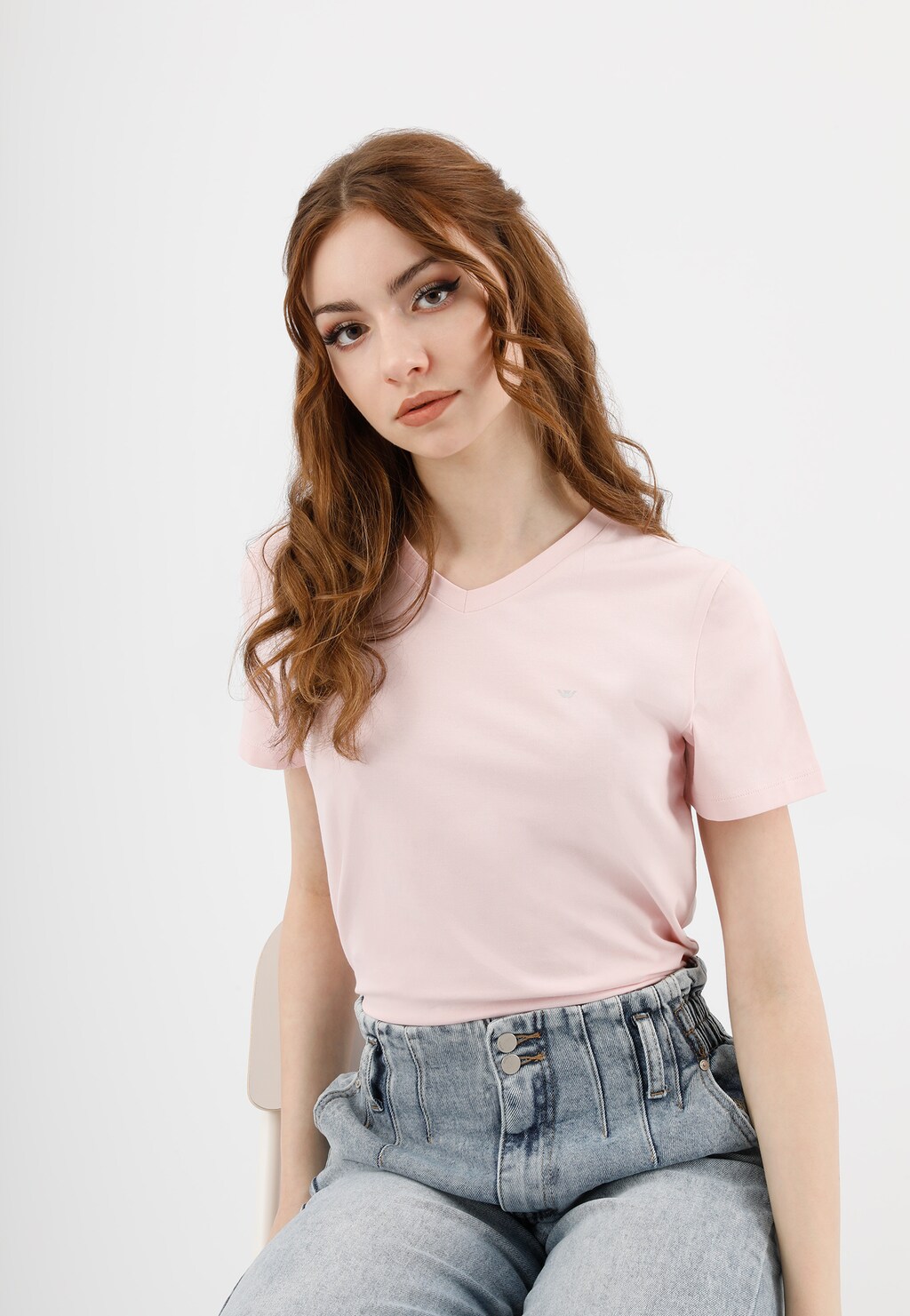 Trendy jasně růžové dámské tričko s výstřihem do V 98015-84 Widok 2