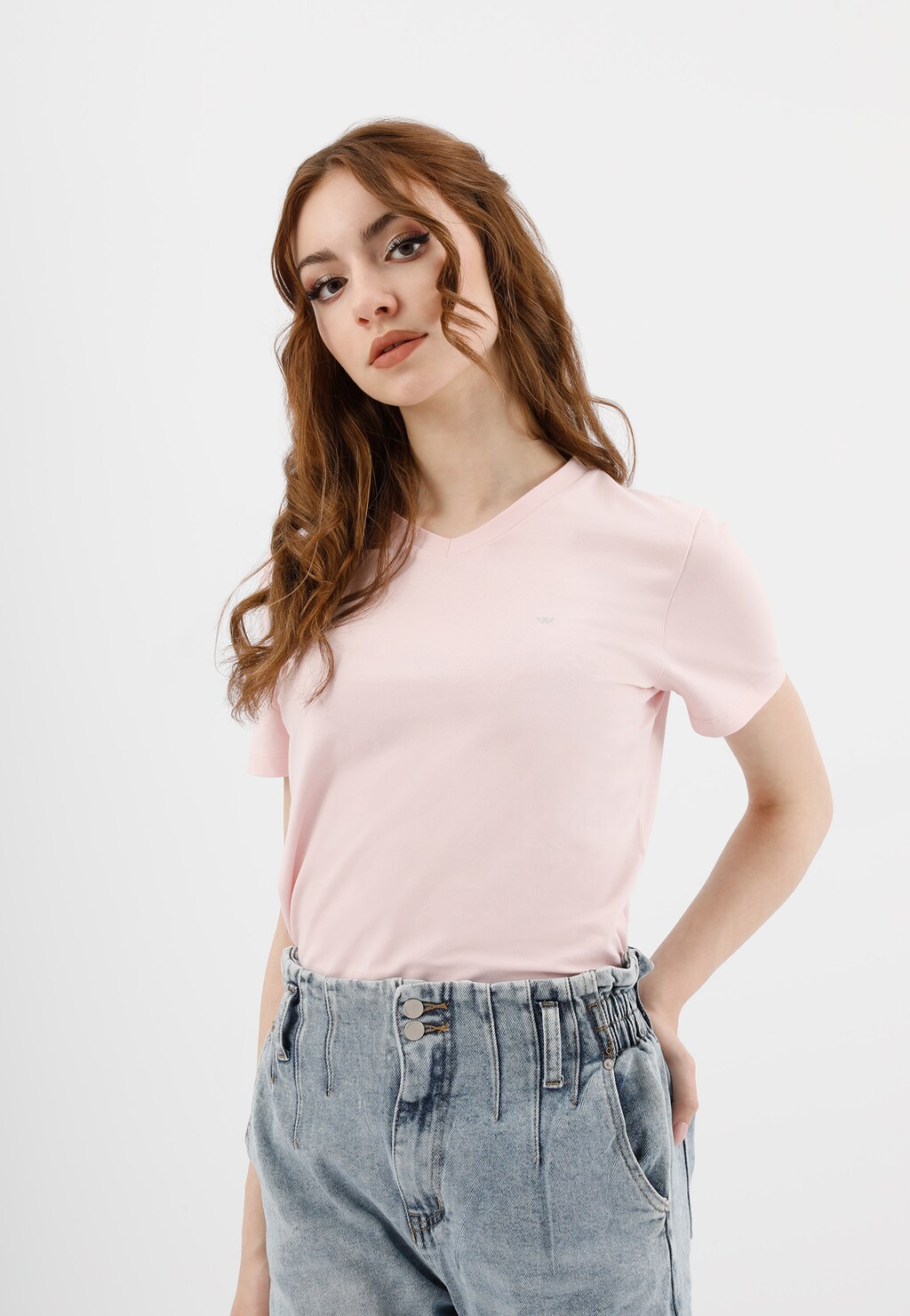 Trendy jasně růžové dámské tričko s výstřihem do V 98015-84 Widok 4