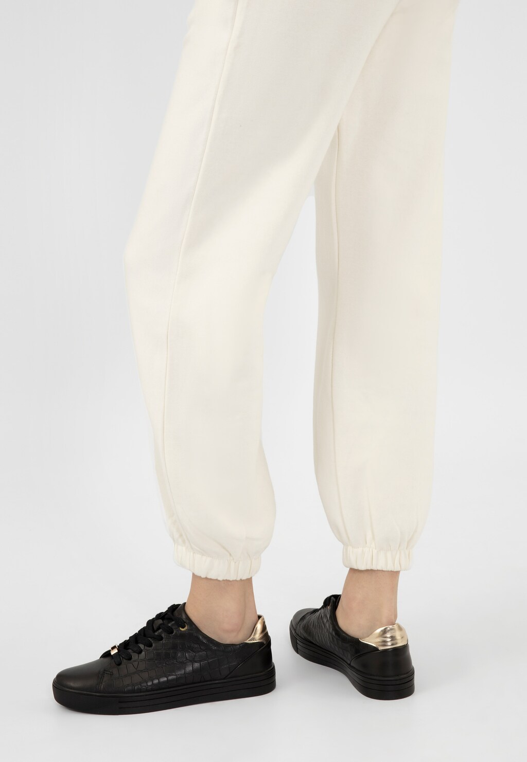 Kožené dámske sneakersy s originálnym dizajnom 46086-51 Widok 8