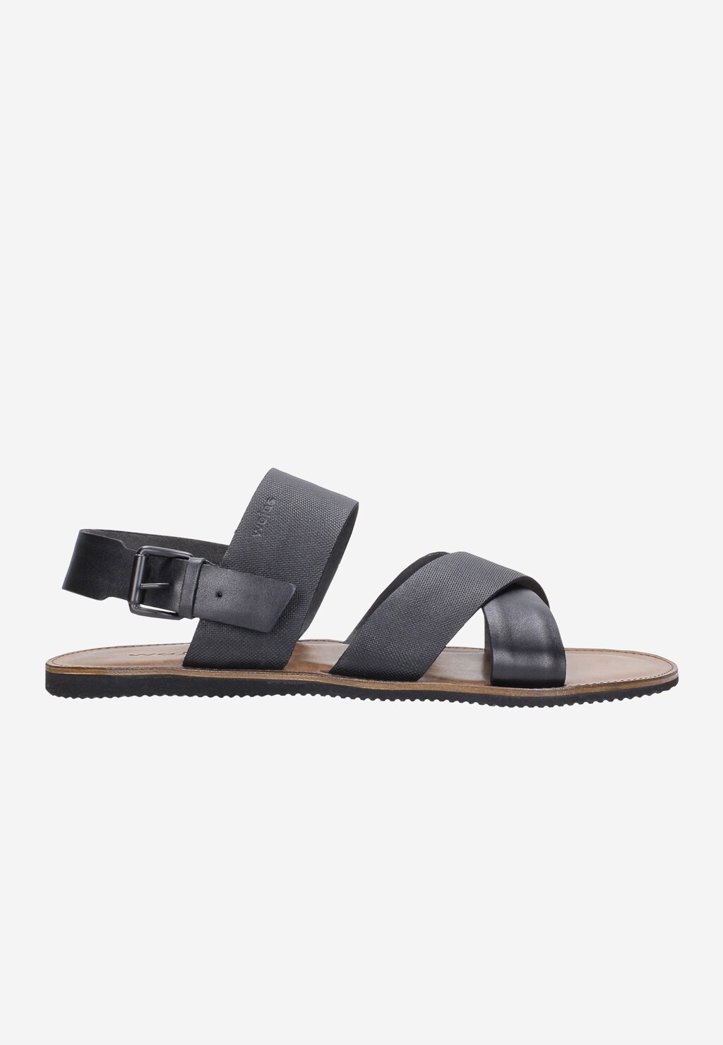 Czarne męskie sandały Wojas 8304-51 z krzyżującymi się paskami z naturalnej skóry o różnych teksturach, z regulowanym zapięciem na klamrę i wygodną podeszwą.