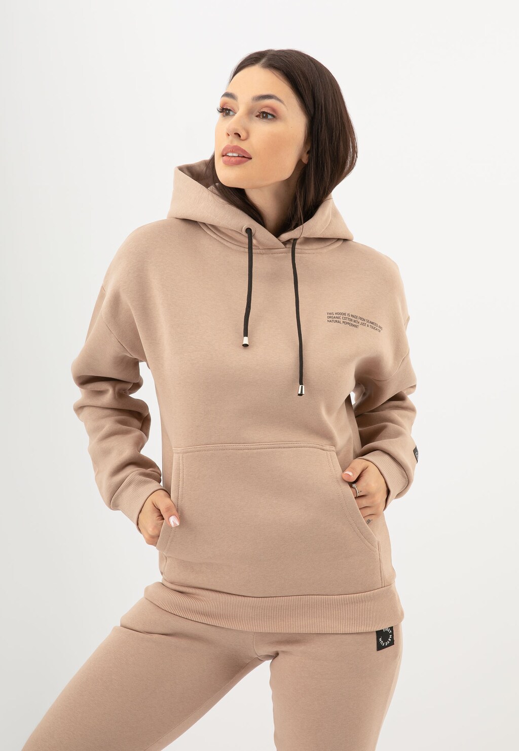 RELAKS beżowa bluza damska z ozdobnym napisem R98016-14 Widok 2