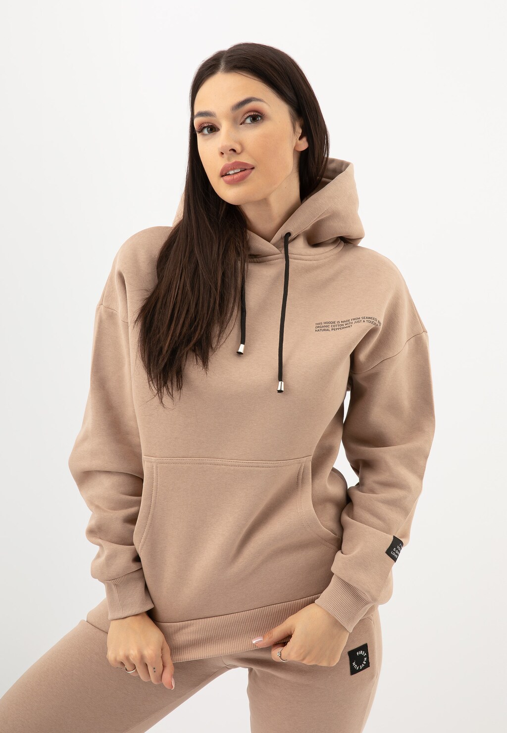 RELAKS beżowa bluza damska z ozdobnym napisem R98016-14 Widok 3