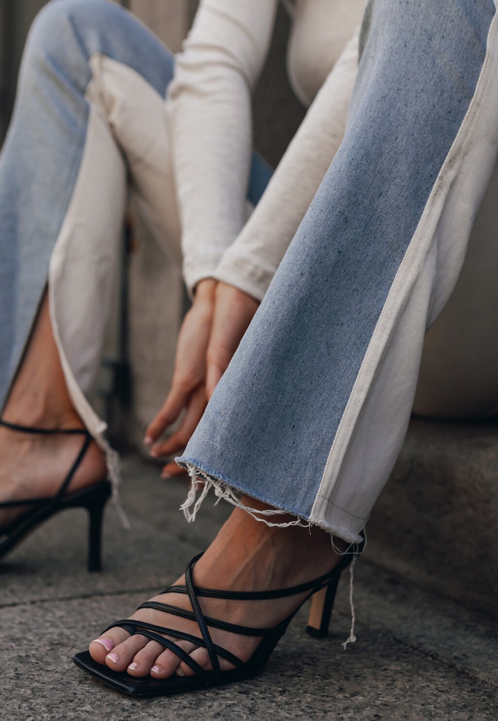 CHIARA spodnie damskie patchwork biało-niebieske K400004-16 Widok 3