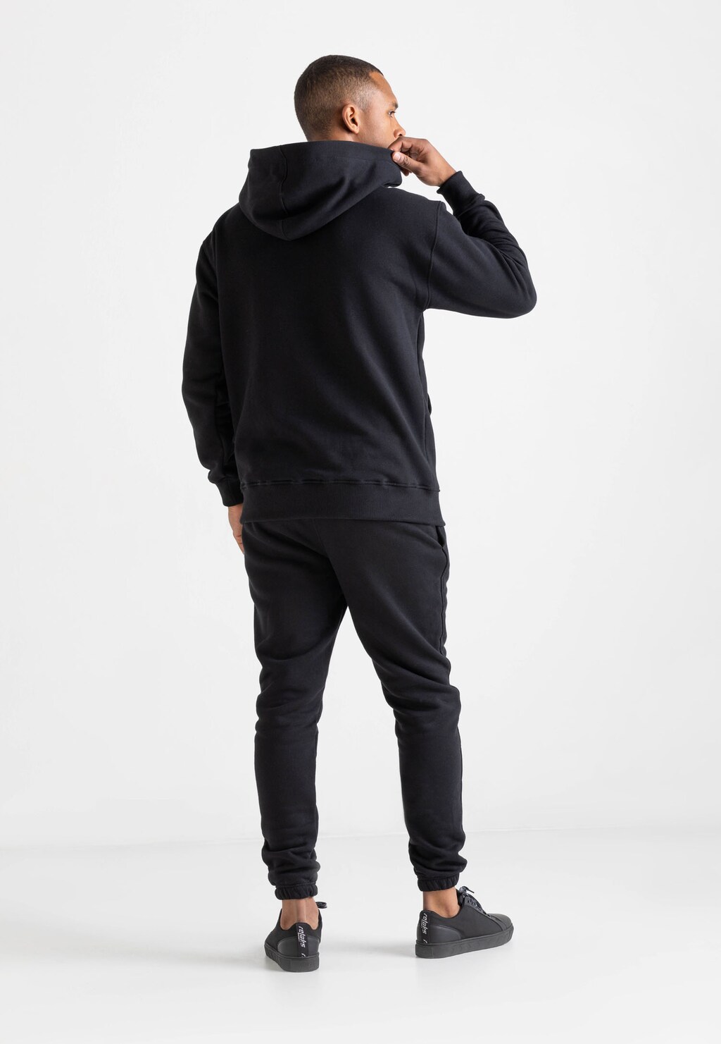 Czarne dresowe spodnie męskie RELAKS 98022-81 Widok 4