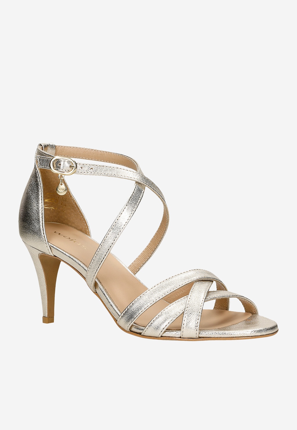 Złote eleganckie sandały damskie Wojas model 76064-58 z cienkimi paseczkami krzyżującymi się na przodzie, zapięciem wokół kostki i smukłym obcasem, ozdobione małą zawieszką.