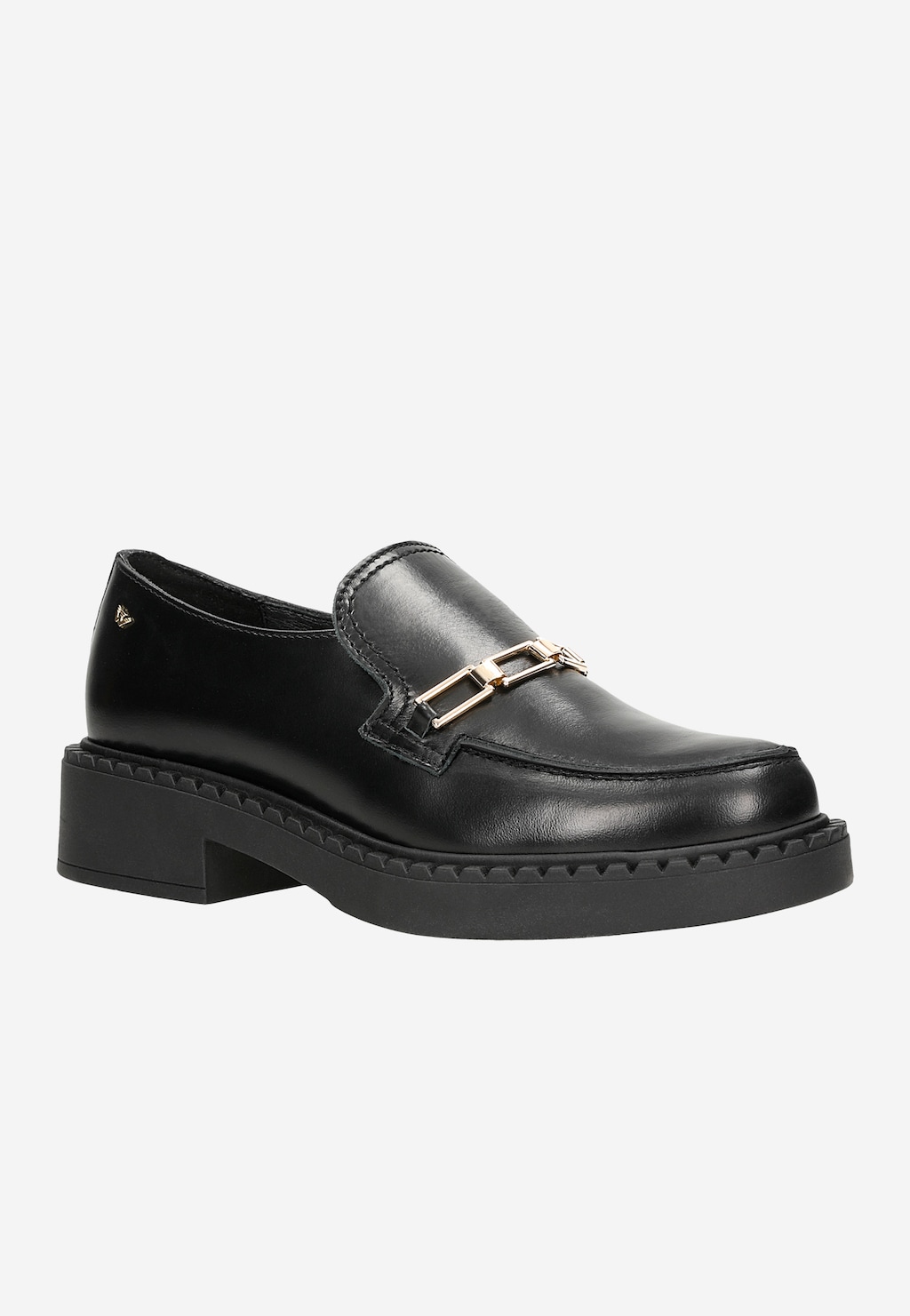 Czarne mokasyny damskie Wojas 46240-31 ze skóry florentic, ozdobione złotym elementem na przodzie, na niskiej platformie z charakterystycznym przeszyciem podeszwy.