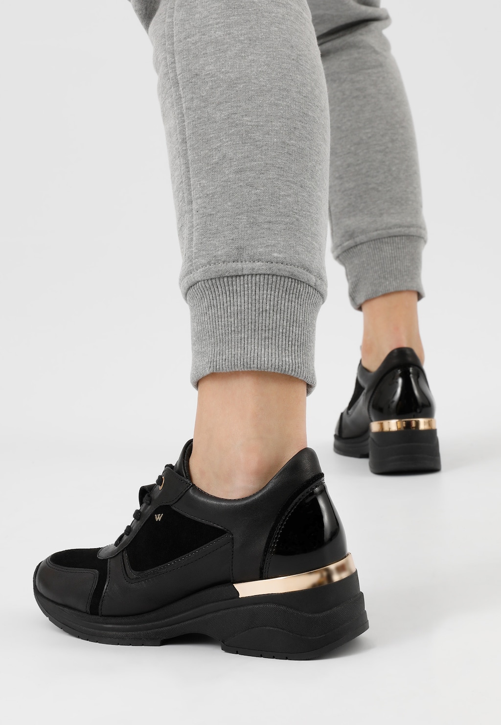 Sportovně elegantní černé polobotky dámské 46115-71 Widok 9