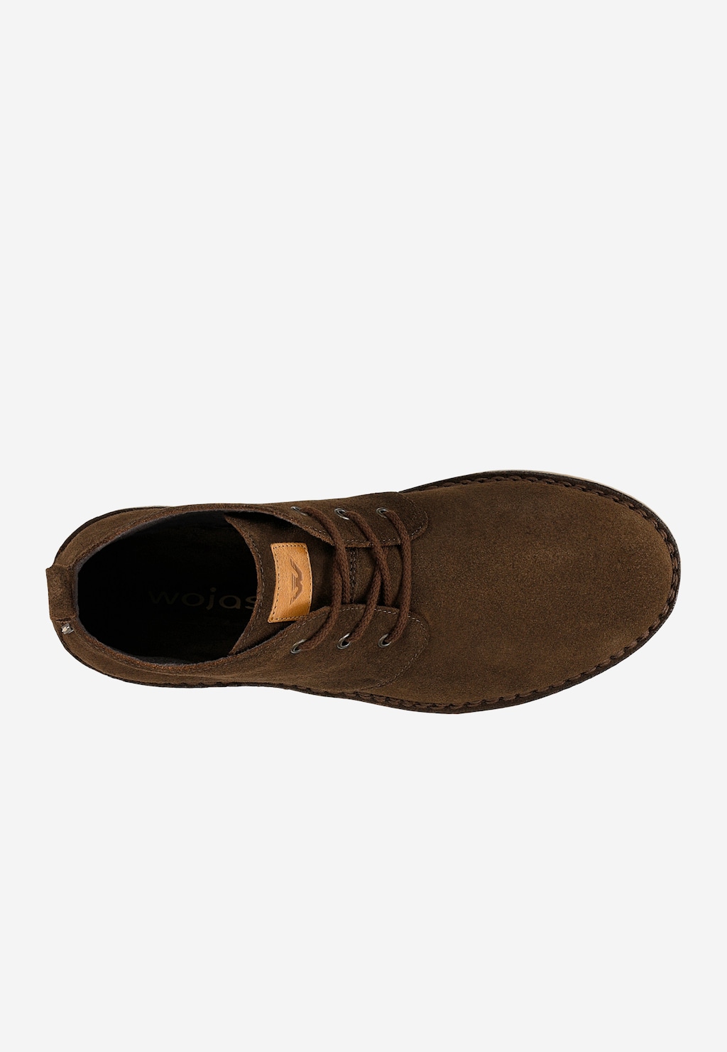 Brązowy trzewik męski Wojas 24400-63 z dwoiny welurowej typu desert boots widoczny z góry, z charakterystycznym przeszyciem i beżową metką na języku.