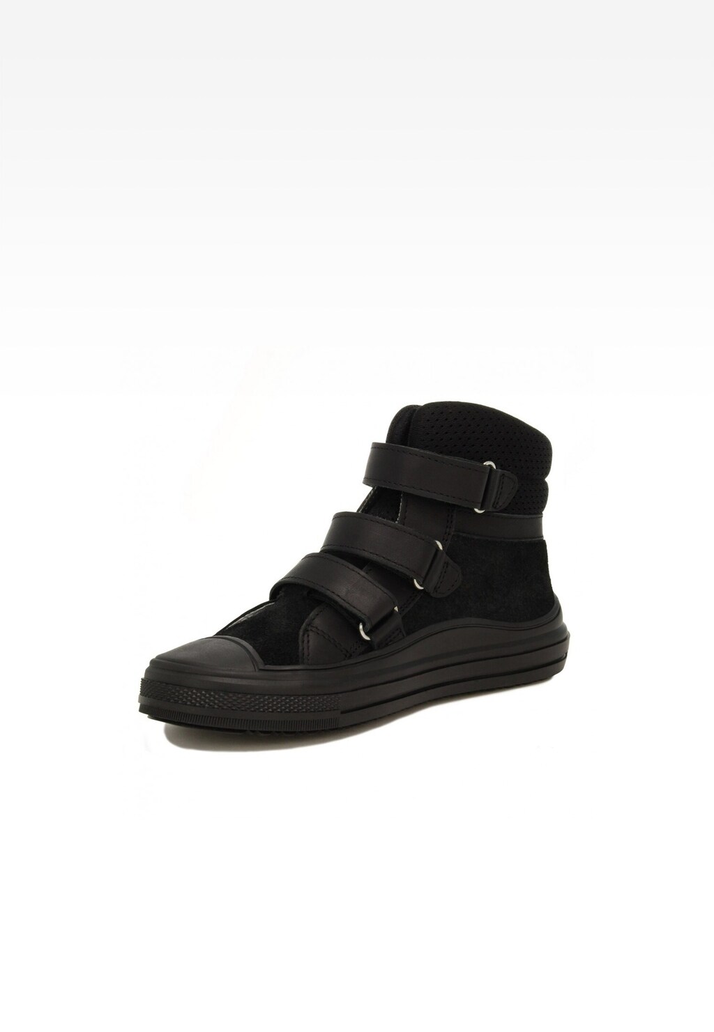 Czarne trzewiki dziecięce BARTEK 17044305 z trzema rzepami, wykonane z zamszu i skóry, z grubą podeszwą, widoczne z boku.