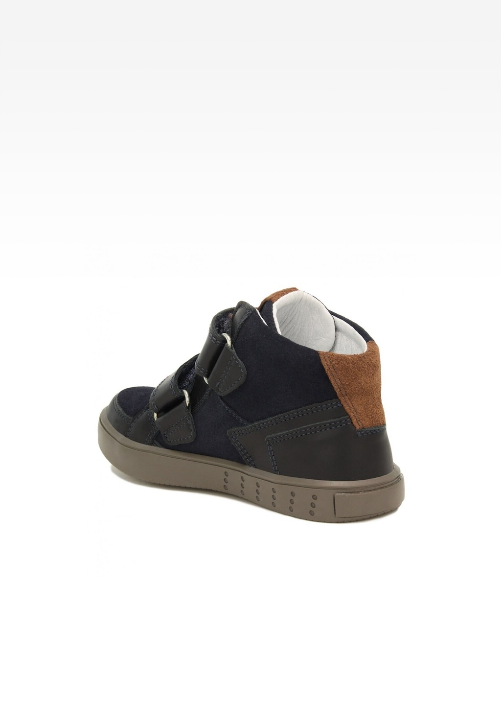 Granatowe sneakersy dziecięce Bartek 27414-037 z rzepami, wykończone brązową skórą zamszową, widok z boku, na gumowej podeszwie.