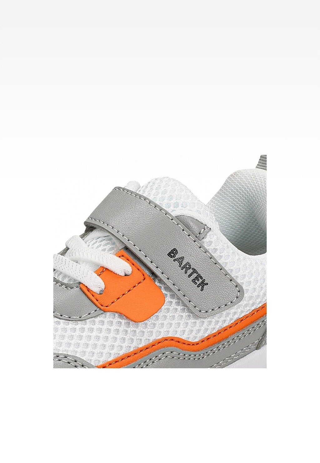 Szaro-białe półbuty dziecięce BARTEK 11042403 z pomarańczowymi akcentami, zapinane na rzep, wykonane z oddychającego materiału, idealne do codziennego użytku.